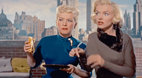 vintagegal:

Betty Grable and Marilyn Monroe in How to Marry a Millionaire (1953)
