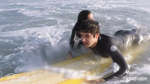 Brandon surfs in The Fosters 3x12